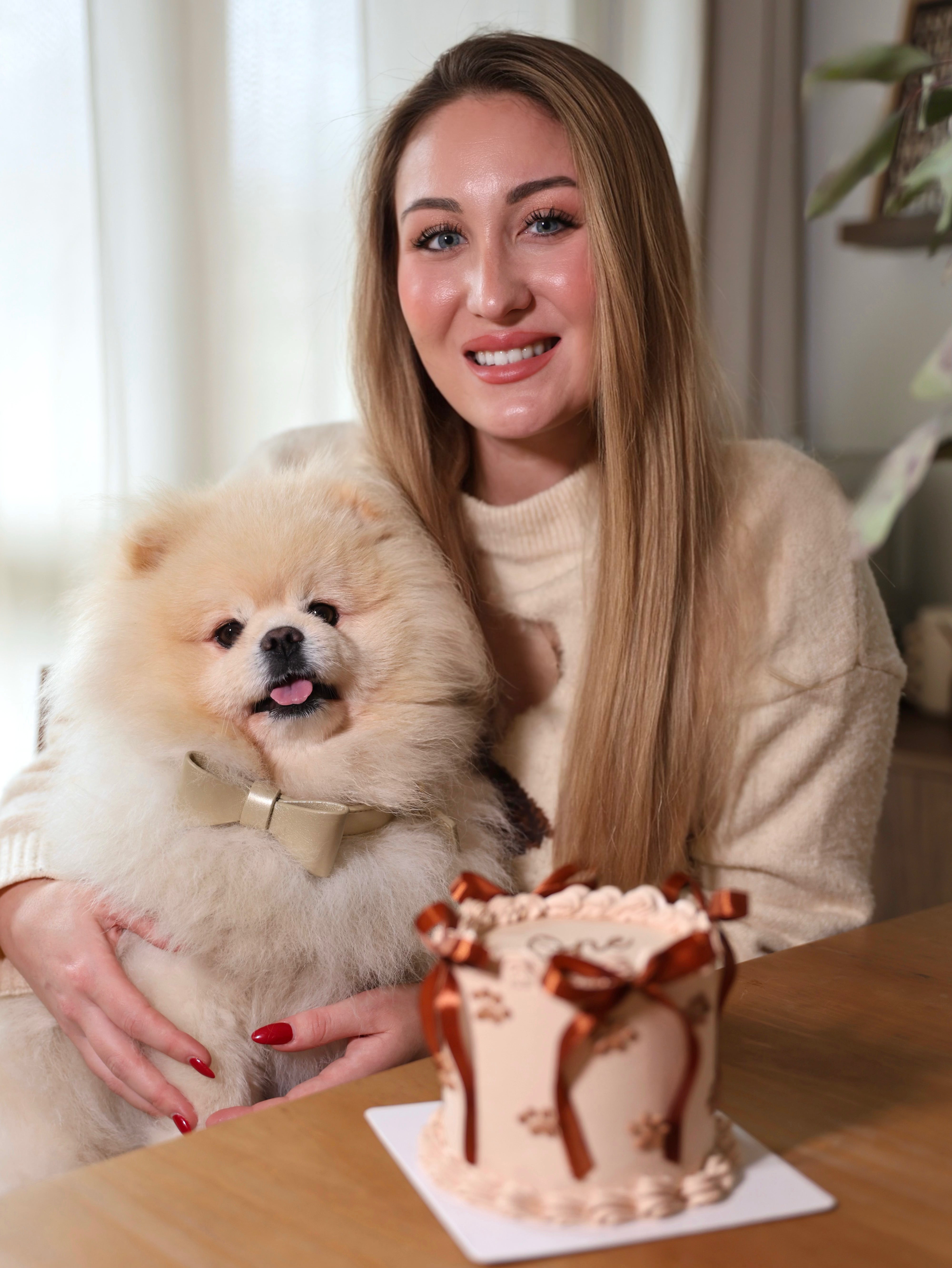 photo de la fondatrice de la marque d'accessoires pour chien personnalisable française Monsieur Peluche. Page histoire de la marque
