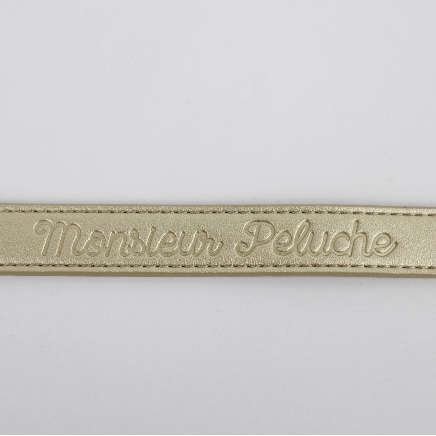 photo produit colliers en cuir or avec le logo estampé Monsieur Peluche 