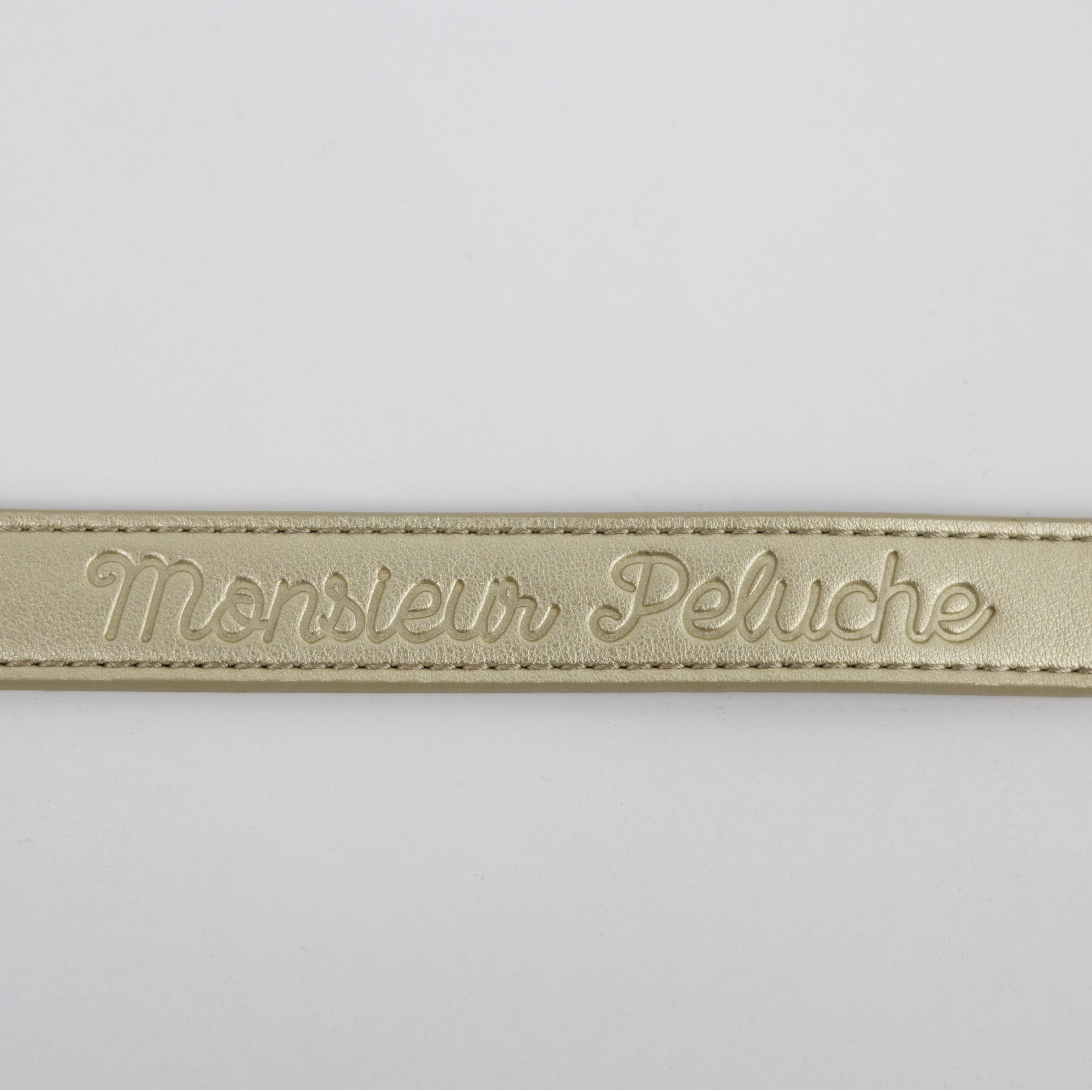 photo produit colliers en cuir or avec le logo estampé Monsieur Peluche 